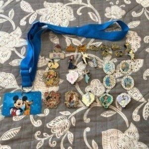 Disney Pin Trading 25 Pins Disney Parks Set